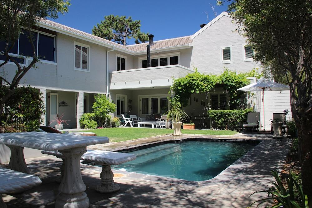 Hermanus Lodge On The Green - Solar Power Exterior foto