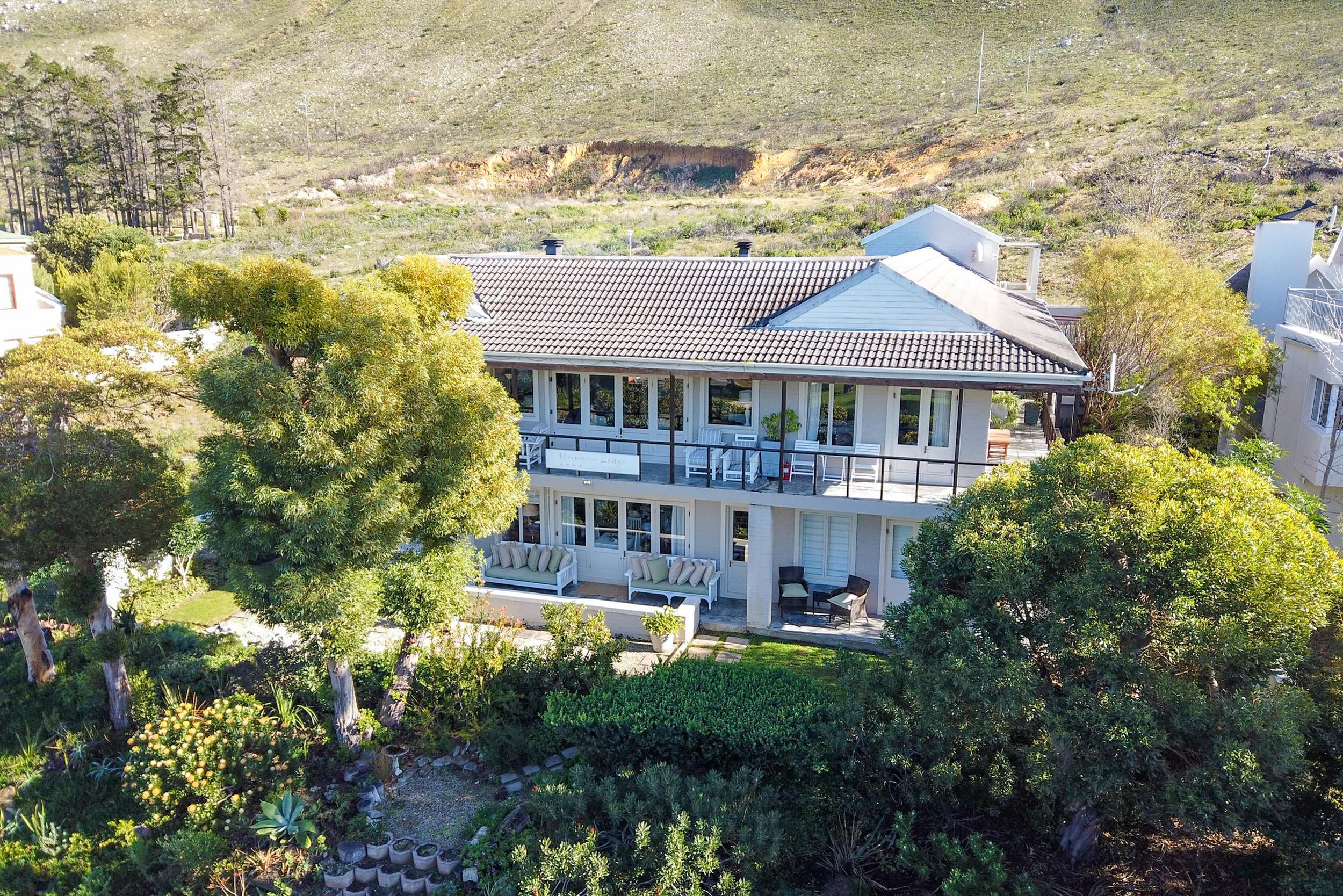 Hermanus Lodge On The Green - Solar Power Exterior foto