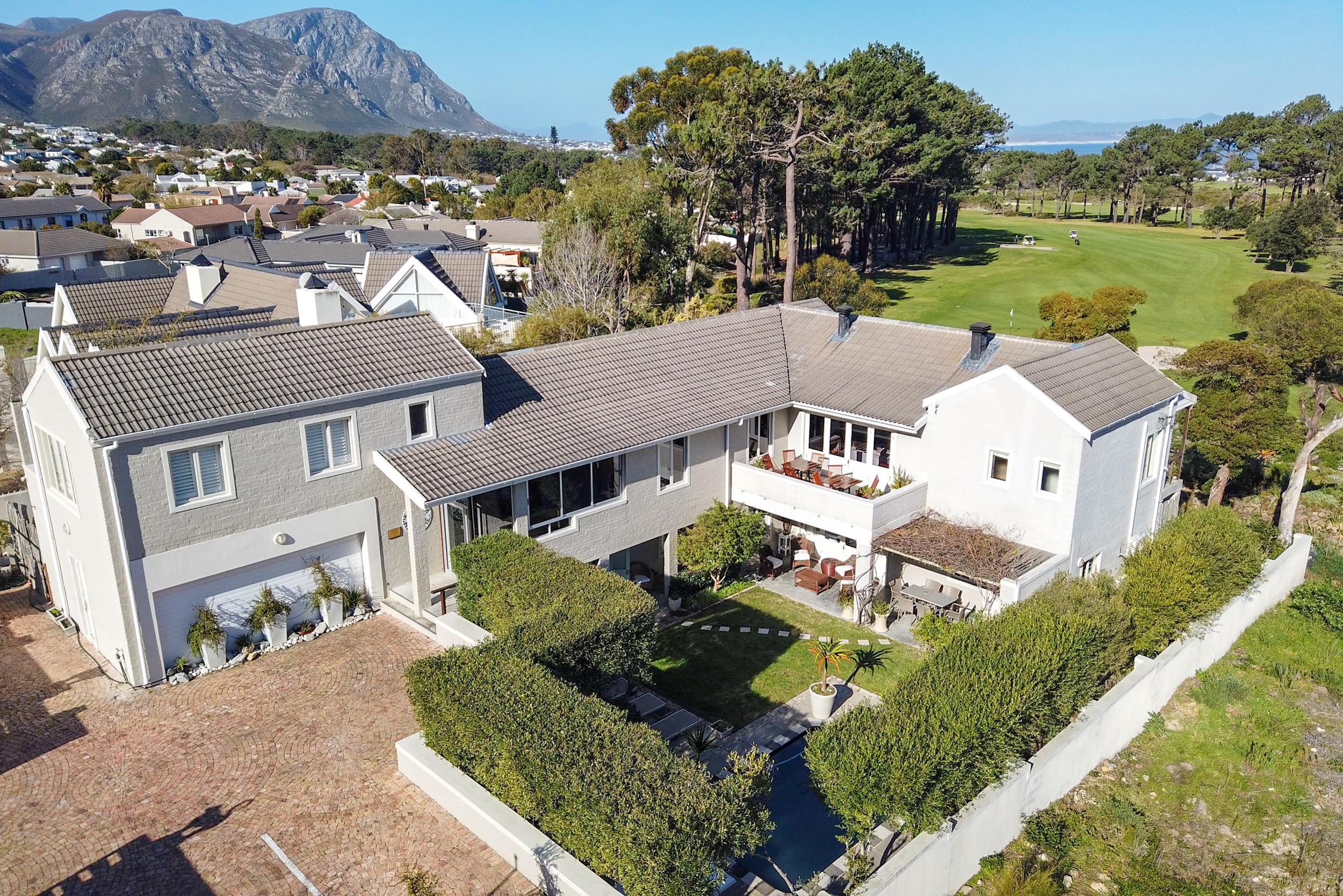 Hermanus Lodge On The Green - Solar Power Exterior foto