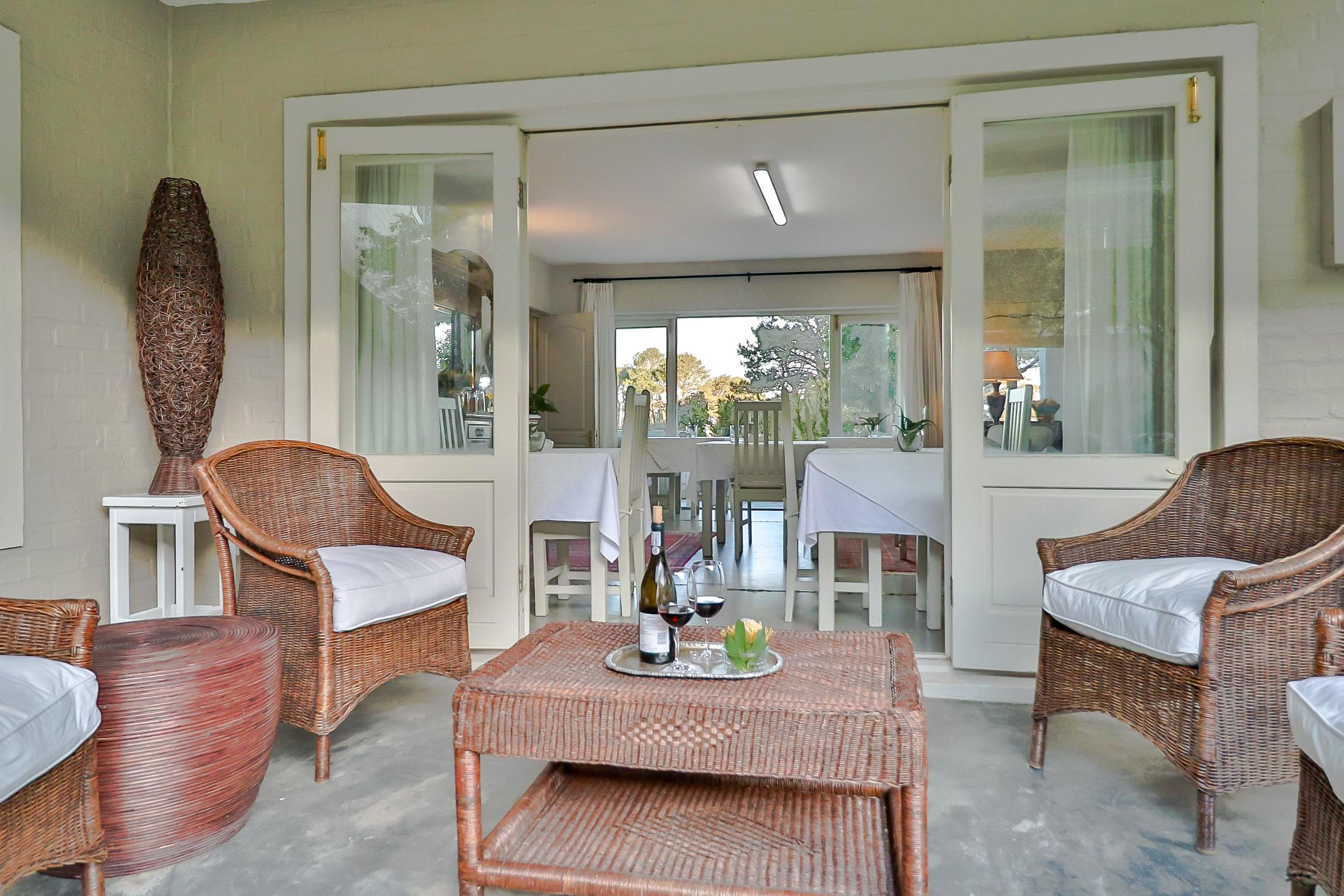 Hermanus Lodge On The Green - Solar Power Exterior foto