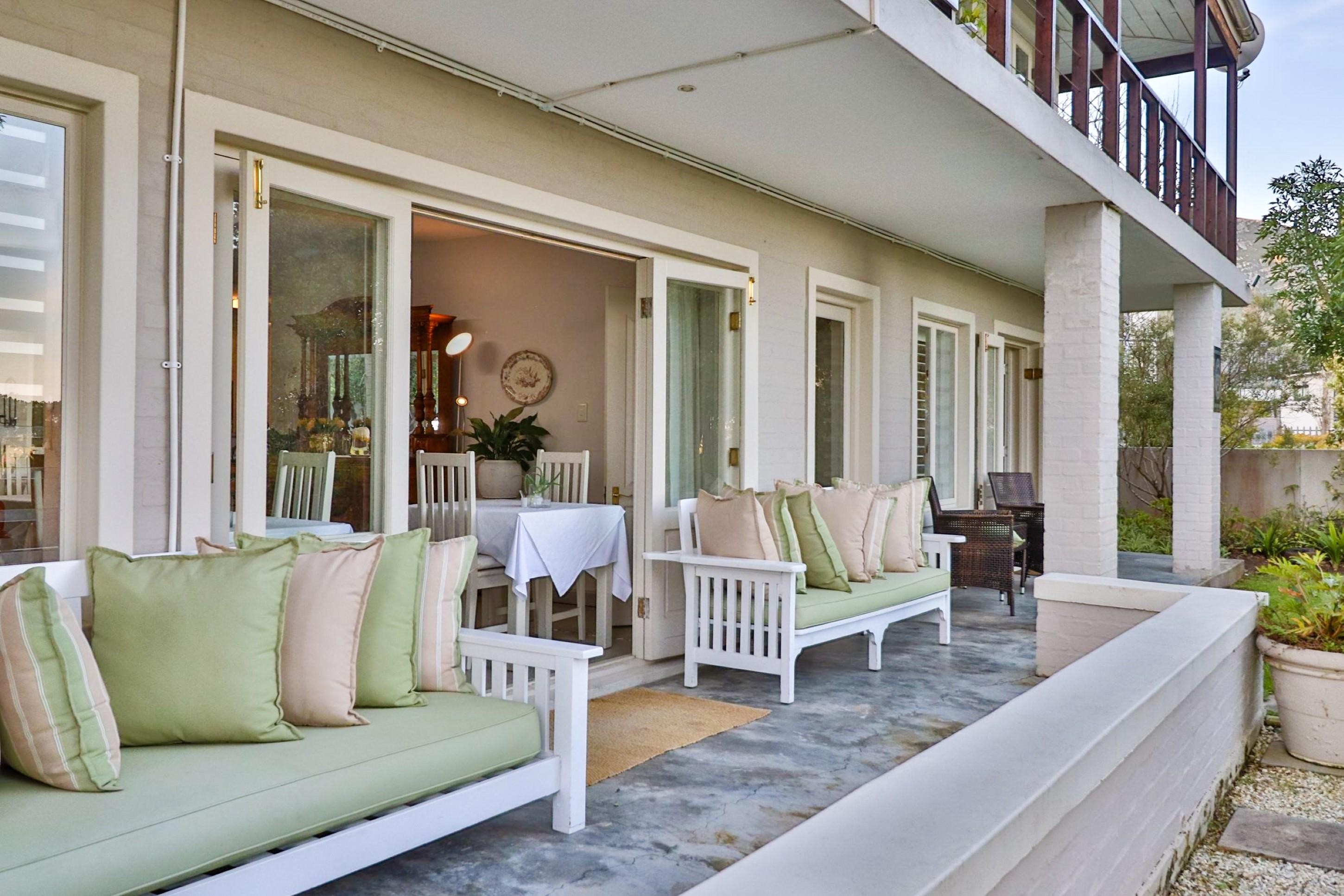 Hermanus Lodge On The Green - Solar Power Exterior foto