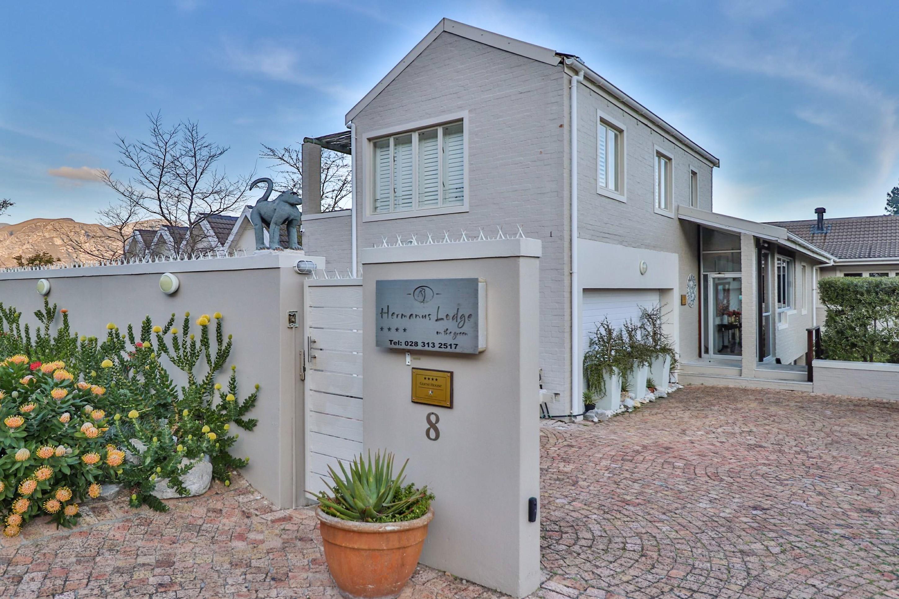 Hermanus Lodge On The Green - Solar Power Exterior foto