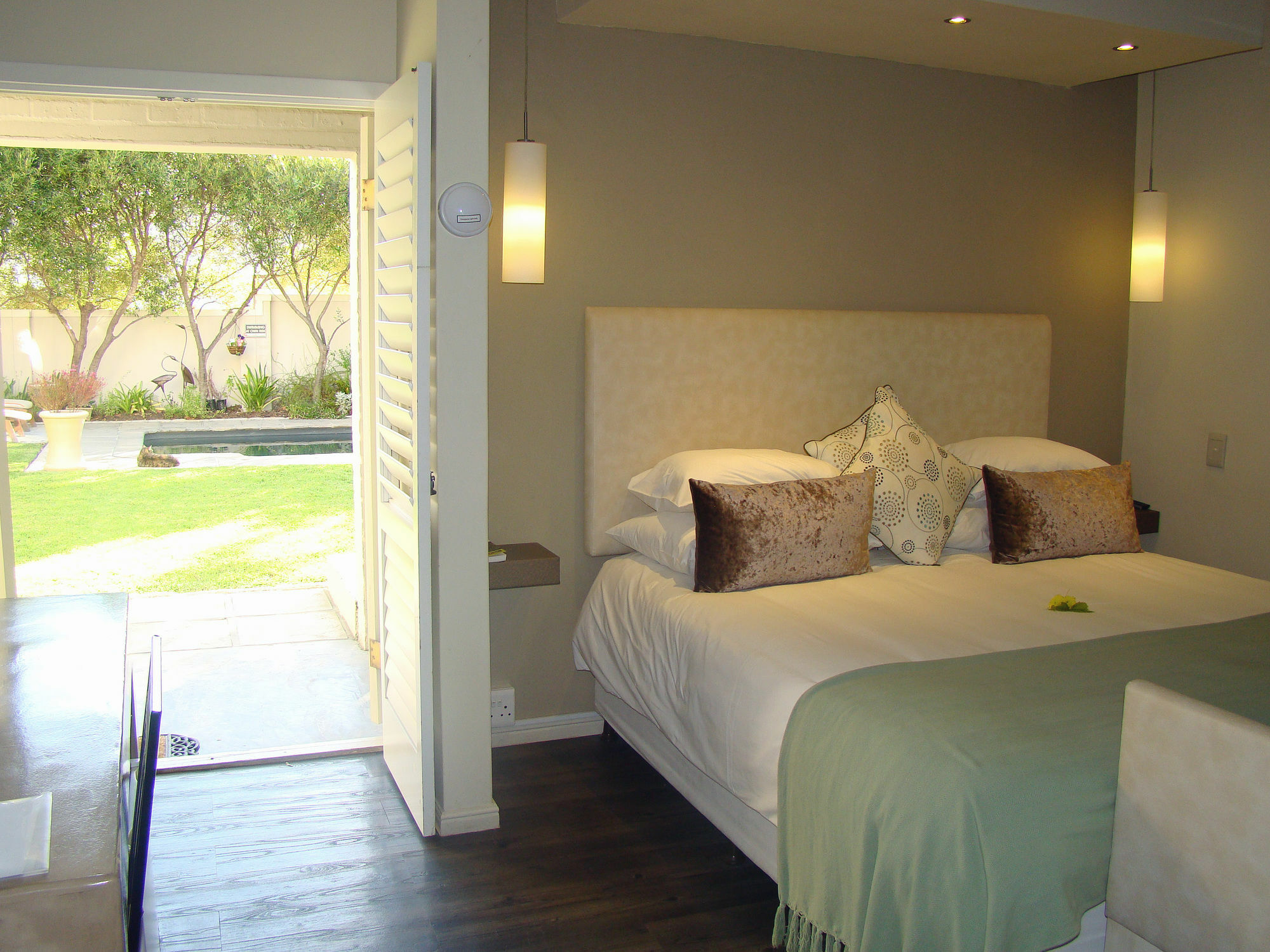 Hermanus Lodge On The Green - Solar Power Exterior foto