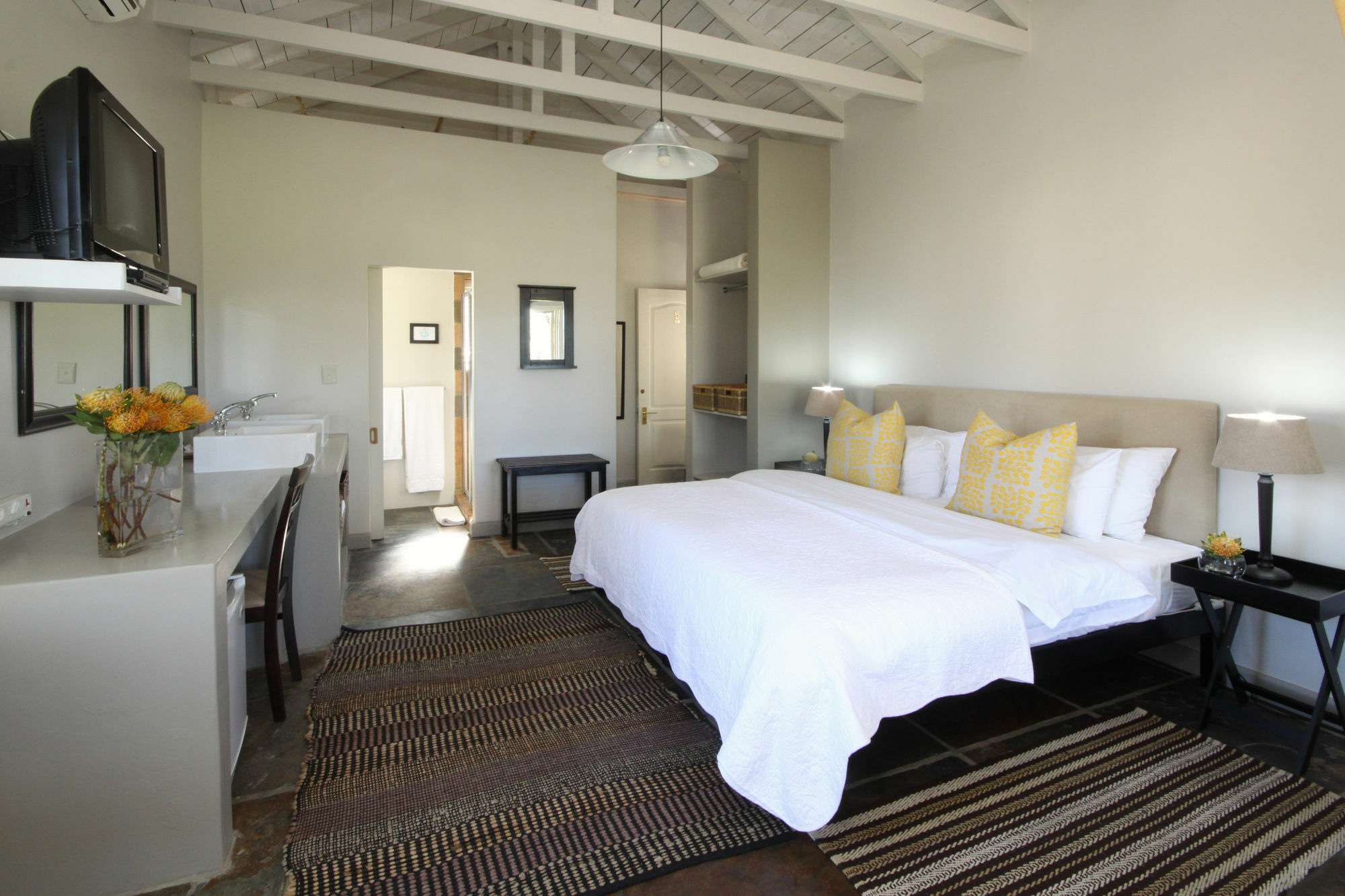 Hermanus Lodge On The Green - Solar Power Exterior foto