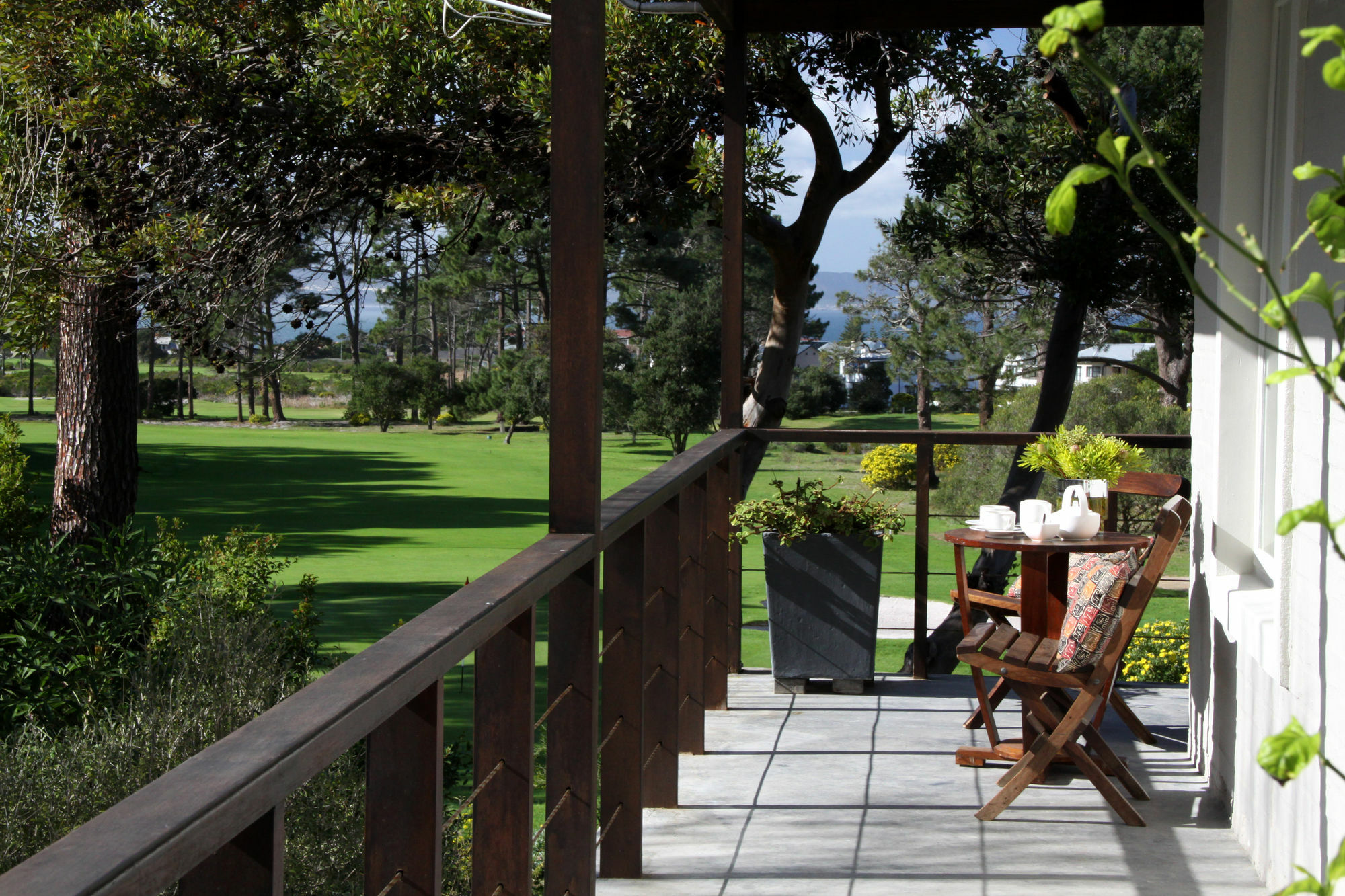 Hermanus Lodge On The Green - Solar Power Exterior foto