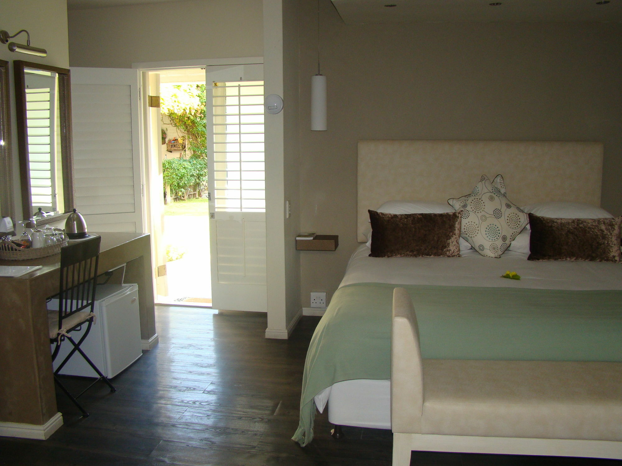 Hermanus Lodge On The Green - Solar Power Exterior foto