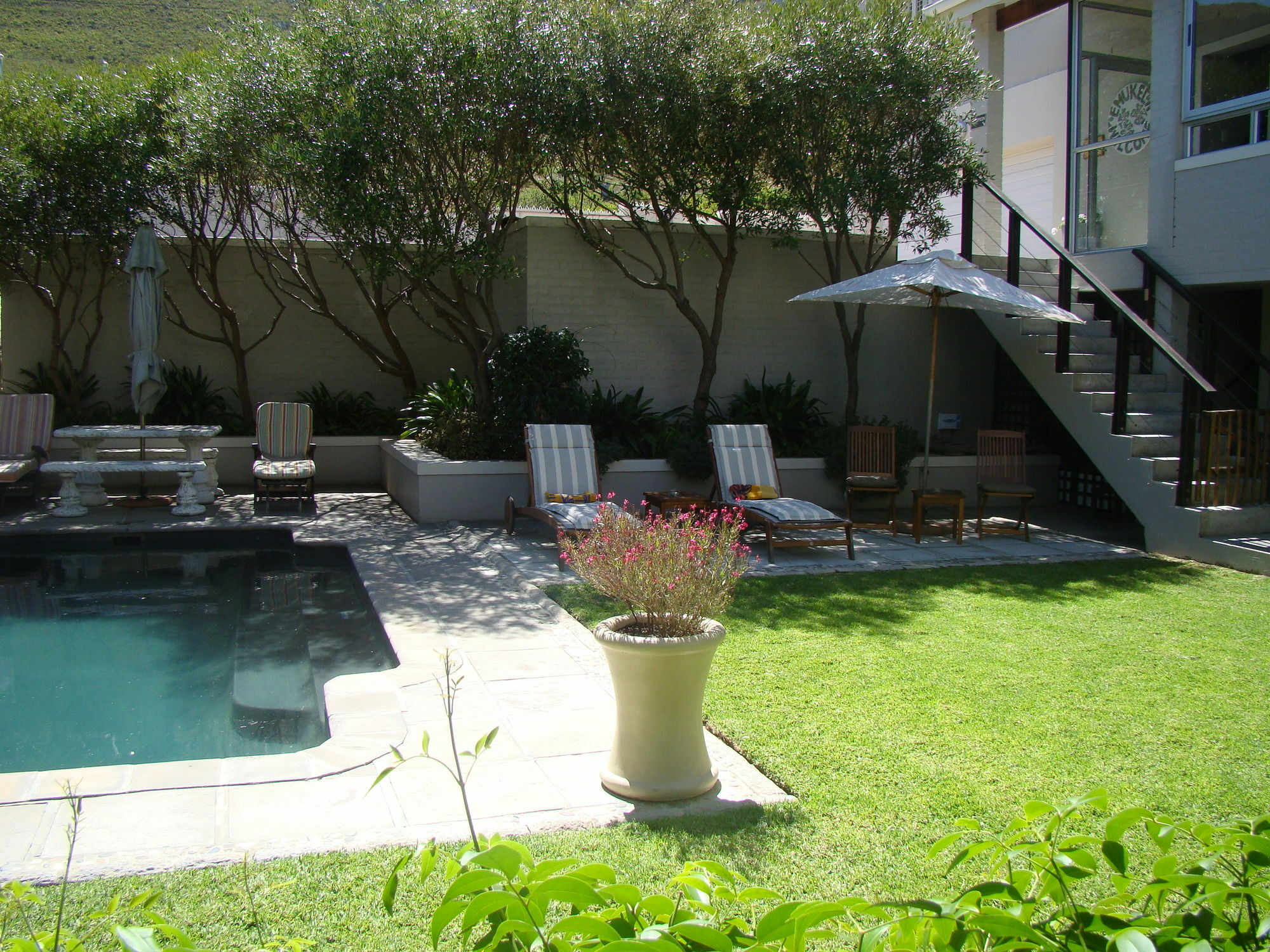 Hermanus Lodge On The Green - Solar Power Exterior foto